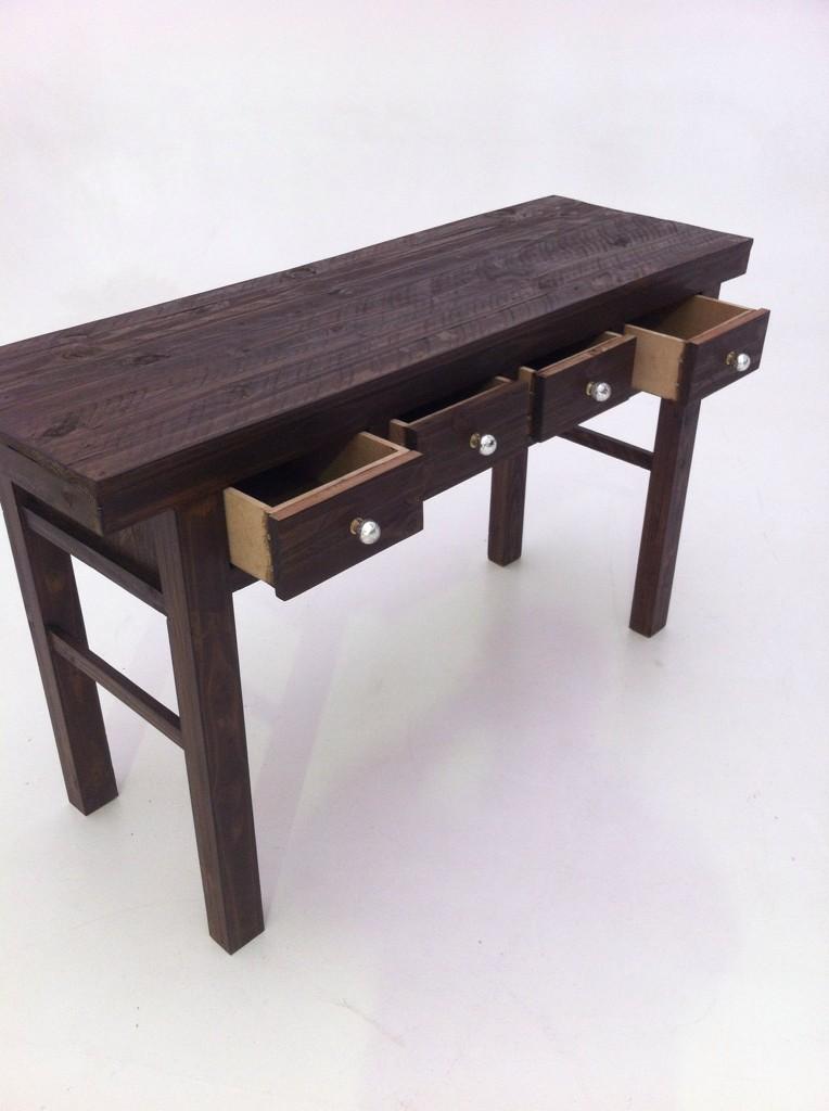 recykal's tweet photo. Entrance Hall table. Dark. http://t.co/qHhHj1f2wf