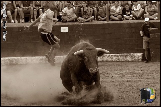 Dani_V9's tweet photo. Mìl Tìtulos Posìbles,, Lo Mejor;.. Callar Mìrar Y Deja Ah Tus Ojos Hablar! http://t.co/Q1EinDUdmJ