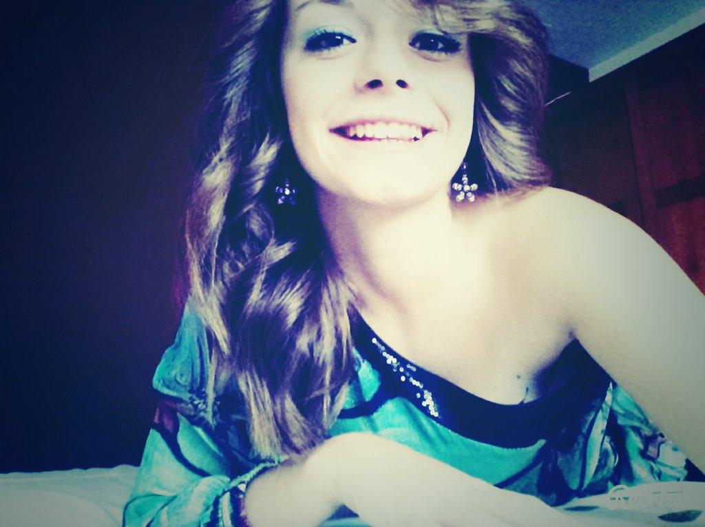 Andriuus69's tweet photo. Muy muy buenas noches, toooy haappyyy :) http://t.co/b837TY4me0