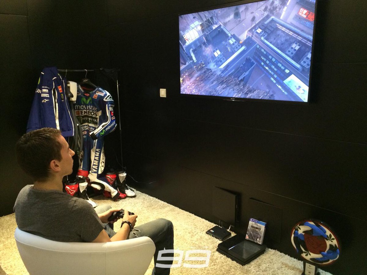 lorenzo99's tweet photo. Después de los test de hoy un poco de @CallofDuty! / @CallofDuty time! #AdvancedWarfare #COD http://t.co/nwiDHBiXUY