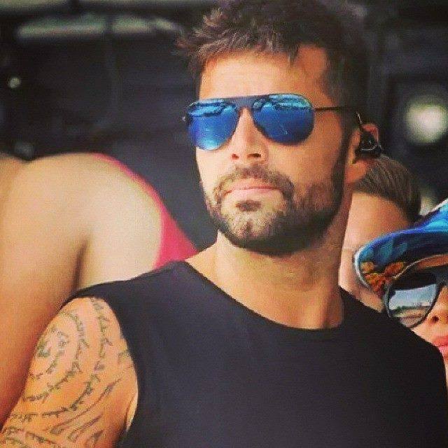 RICKYMARTIN_ARG's tweet photo. @ricky_martin @RM_Team @turecuerdo2007 @toscamanu @LizcondeConde @Moni_Fans_Ricky @lumaveiga69 buena semana¡¡ http://t.co/irRLGmwXiG