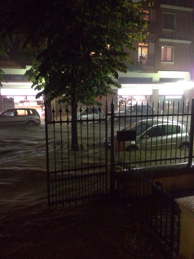 Maltempo Liguria, esondazioni crolli e dispersi, sembra l'apocalisse a Chiavari 9