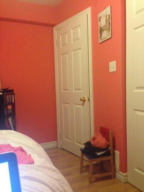 MejoresTwits's tweet photo. -Cierra la puerta al salir.
-Ok! 
... http://t.co/envx8mZgdG