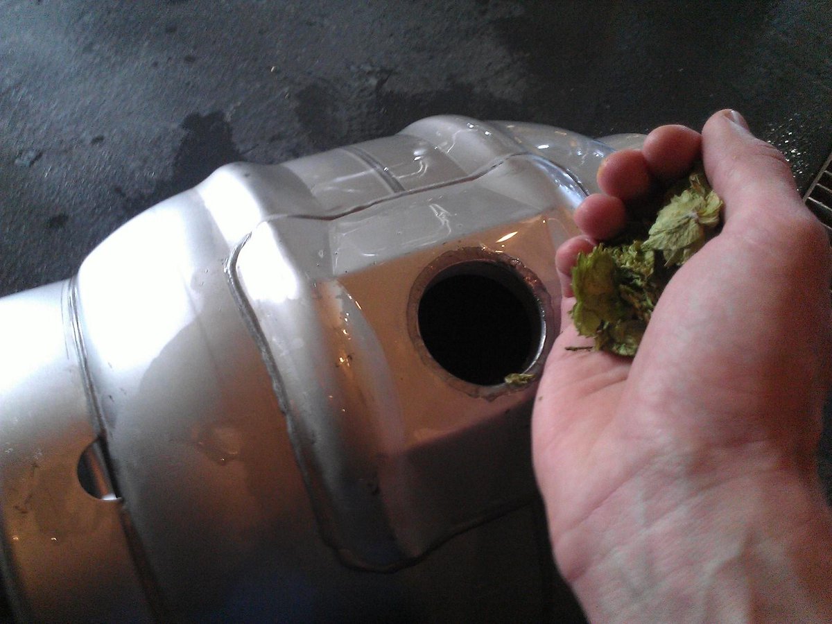 OasisTXBrewing's tweet image. Cookin' up something special for the @AustinBeerGuide end of year-stravaganza. #HandfulsOfLove