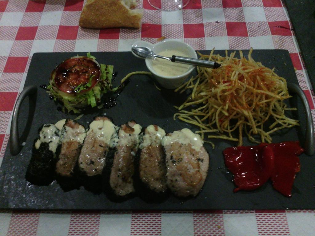 ernescast's tweet photo. Solomillo imperial #RobinFood @robinfood @csanzc91 http://t.co/H4HRkZYmGb