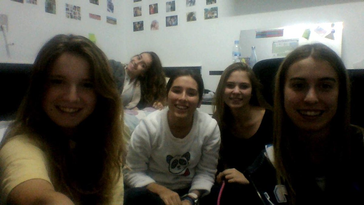 sandra_6j's tweet photo. Cachimbita y pereza para acabar bien un lunes :) #Princesas http://t.co/yLyscRbIPu