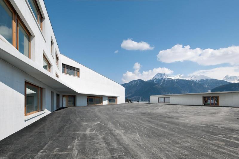 cheplu's tweet image. College Complicated In ... - 295luv.com/architecture/s… #ComplexComplicated #SchoolCollege