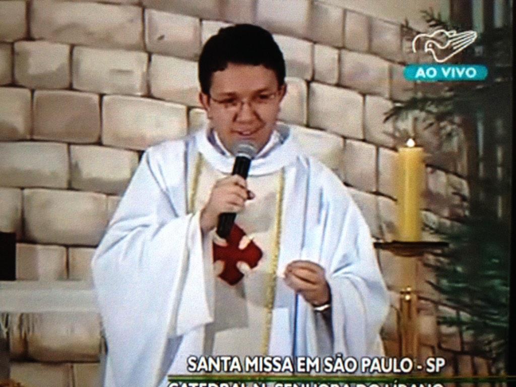 Ivaniraeferdy's tweet photo. Saudade @PadrePaulinho na radio@RadioCNAM com PGM: Dai-nos abenção,terço da misericórdia com a @tereconsolacao http://t.co/ZjDxzJZZbR