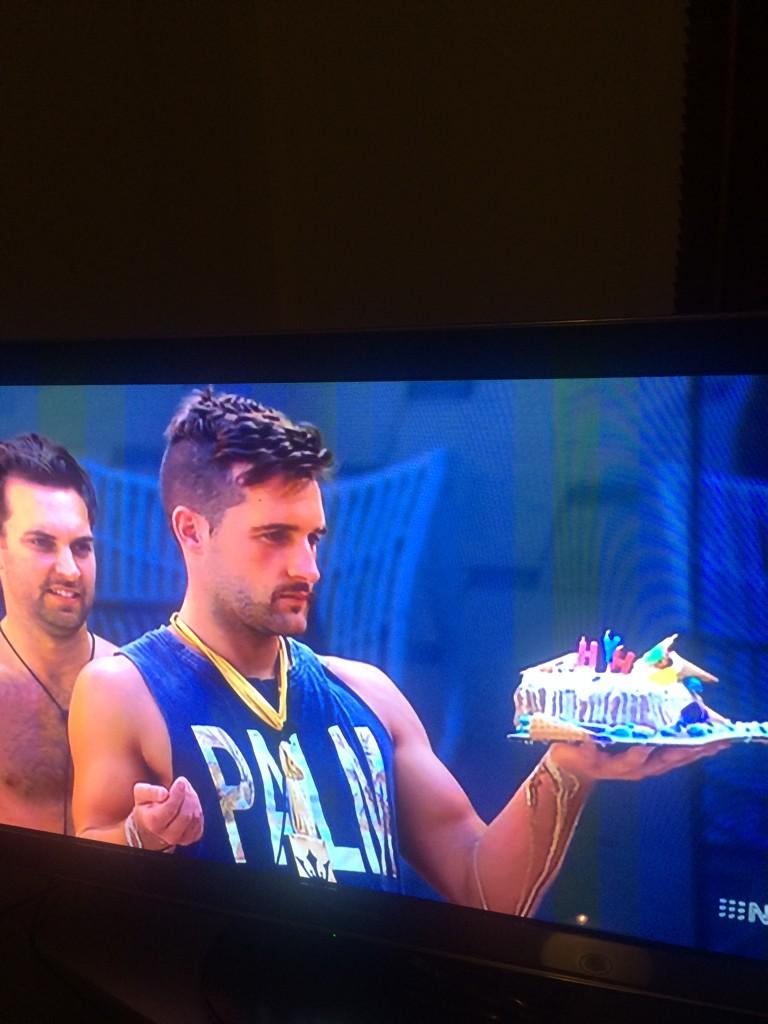 shayleesmith's tweet photo. I sold this cake to @BBAU9  !!!!!!!! http://t.co/co5fbKIshr