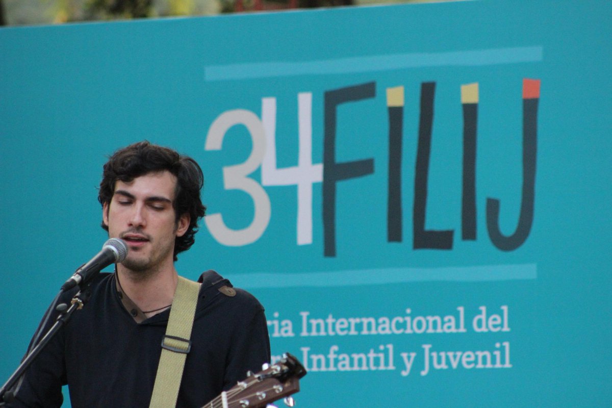 Libros_Mexico's tweet photo. #Hoy a las 17:30 h se presenta @Carreyo en el foro 1 de la @FILIJCONACULTA. Aún llegas al @cenartmx ¡Te esperamos! http://t.co/vKxoXVejnB