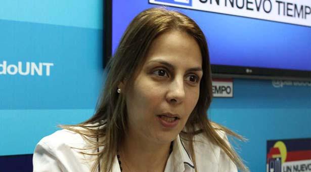 ReporteYa's tweet photo. #10N Denuncian suspensión de clases para elecciones internas del Psuv http://t.co/eU3fRD0Ppo http://t.co/P5gAwikl0i vía @DiarioContraste