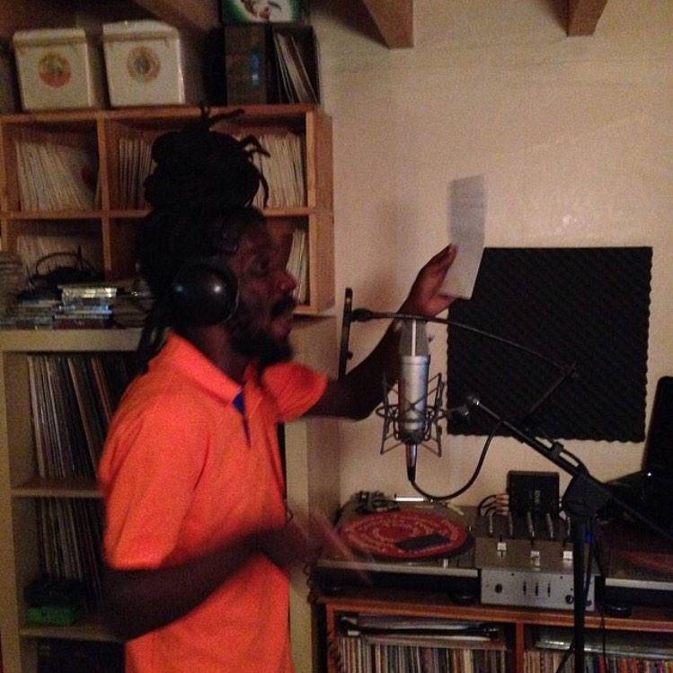 kalash972's tweet photo. Sizzla Kalonji au studio #GuardianHouse #Fire http://t.co/qkMKAoXXZ2