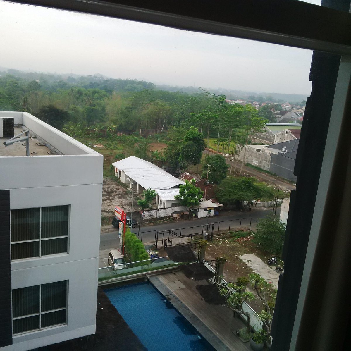 Thank God for the day that you provide to me today ... hopefully be a blessing ..... God Bless ....