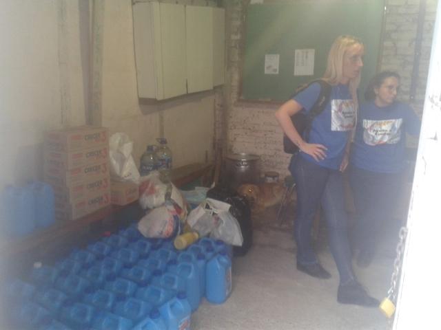 paolopez78's tweet photo. Luego llegamos a El Ceibo y Villa Constitución con más donaciones para damnificados por la inundación
#LanusSolidario http://t.co/mQrKUvAHaO