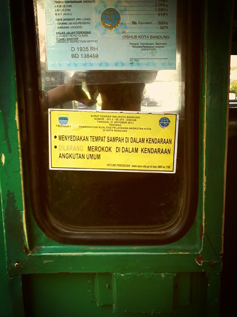 Di himbau menyediakan tmpat sampah, tp tdk ada di larang mrokok supirnya sendiri mrokok@IMS_NET #IMS_CAPTURINGMOMENT"