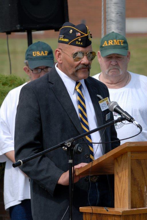 MDPublicSafety's tweet photo. From @AmericasVetDogs to cleaning #MDVeterans cemeteries to tomorrow's #parade,  DPSCS supports  offender #veterans http://t.co/w2vT3WyIiS
