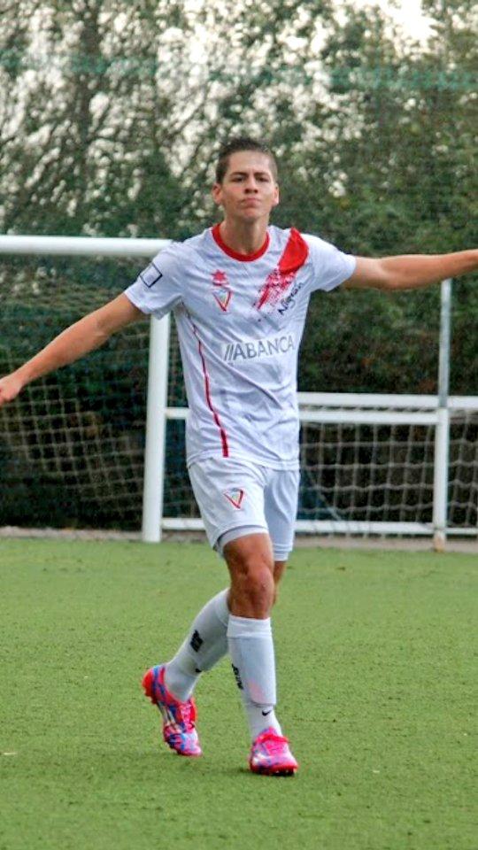 JaviNogueiraa's tweet photo. Este finde Valmi 3-0 Oviedo.Contento por la victoria y el golazo#VamosValmi #FotoCracks @NicodelRioM @PituDoncel_07 http://t.co/XQXYZoAt55