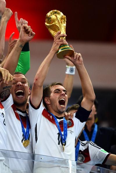 Happy birthday to the best right back in the world, Philipp Lahm (Y) 