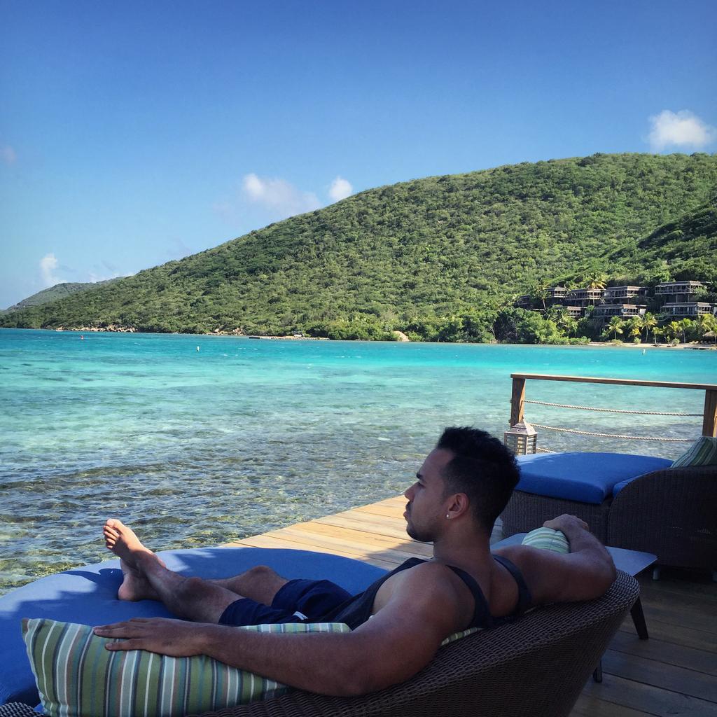 RomeoSantosPage's tweet photo. Muse for my next album 🎶 http://t.co/GvSPV998wh
