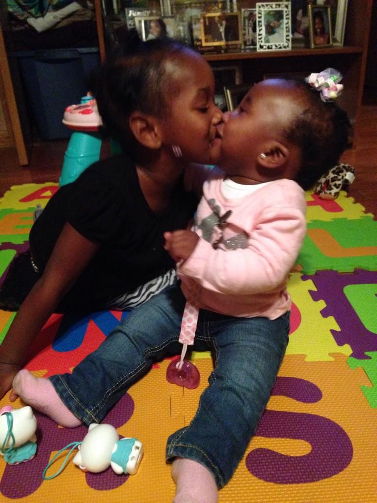 Honey_love09's tweet photo. Before I go to bed I jus wanna post my babies.... They really love each other. It's just so cuteπππ...#tmchris http://t.co/DDWPSOsnDJ