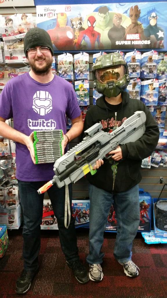 TheLegendary117's tweet photo. @Halo Got 16 copies of the MCC! Gonna be a great night! #Halo #70MGame #MasterChiefCollection http://t.co/9rKJbcckNF