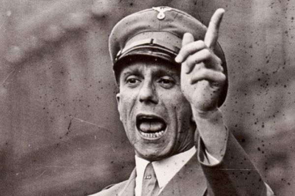 contrapuntovzla's tweet photo. .@manaurevzla escribe sobre Joseph Goebbels en #CuarticoDeVerdad http://t.co/VqaKQQNxz5 #Opinión http://t.co/UcGhISmARI