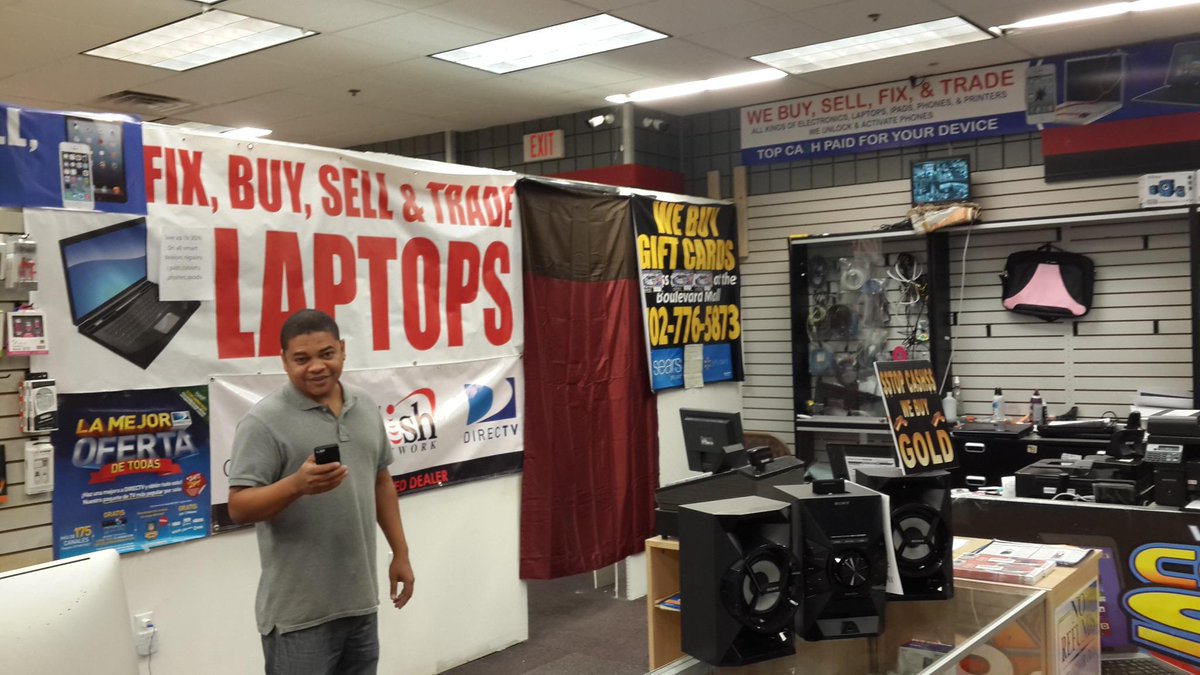 jljordaan's tweet image. The man that saved my life! Sold me his own half of a laptop adapter. I owe you one! #reinvent #noadapter