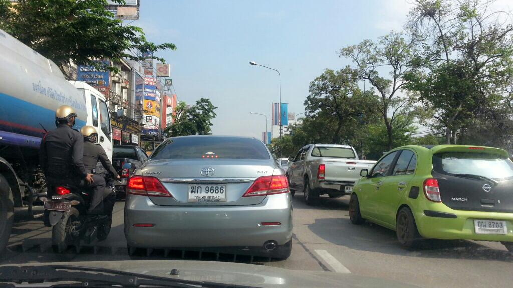 keano_p's tweet photo. ศรีนครินทร์ขาเข้ามุ่งหน้าบางนาตราด...ติดมาก สลับหยุดนิ่ง @js100radio http://t.co/FlJkaHFa2M