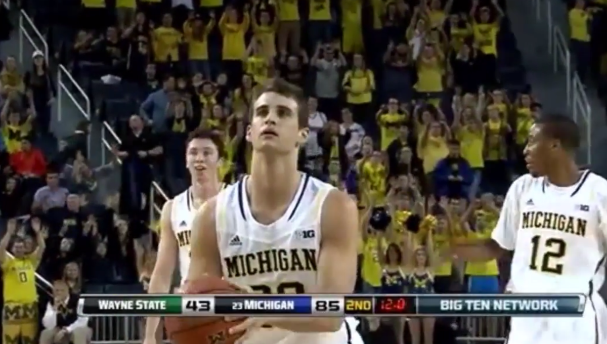 BleacherReport's tweet photo. VIDEO: 2-time plane crash survivor Austin Hatch scored his first point for Michigan basketball http://t.co/SeOaDUzuGy http://t.co/kzkKPeFz4h