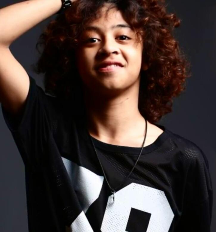 Inka_fadilla's tweet photo. tunjuk tangan ahahah *plak"@bastiansteel: Siapa ya nantinya pacar abang setelah umur 17thn? http://t.co/pZl80jQGuU"