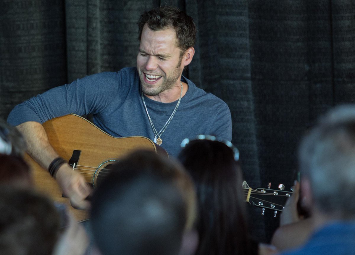 ADouglasPhotos's tweet photo. When power failed @ChadBrownlee performed an old style unplugged concert last summer at @HarpersTrail in #Kamloops http://t.co/fOK327glek