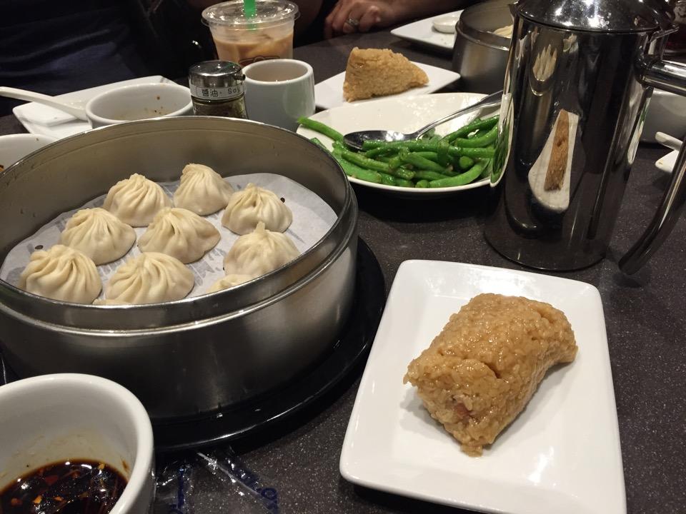 JSSadi's tweet image. Yummmmm..... (@ Din Tai Fung Dumpling House #1 in Arcadia, CA) swarmapp.com/c/k5DaYyFVBC2