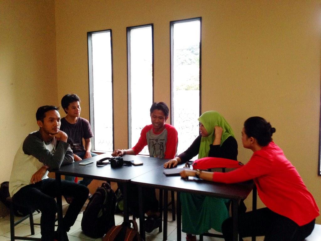 maliome's tweet photo. @IndoCPA kedatangan tamu dari Tasikmalaya disambut AM dari solo. #WelcomeToMaliome http://t.co/ztM2o6Tn3s