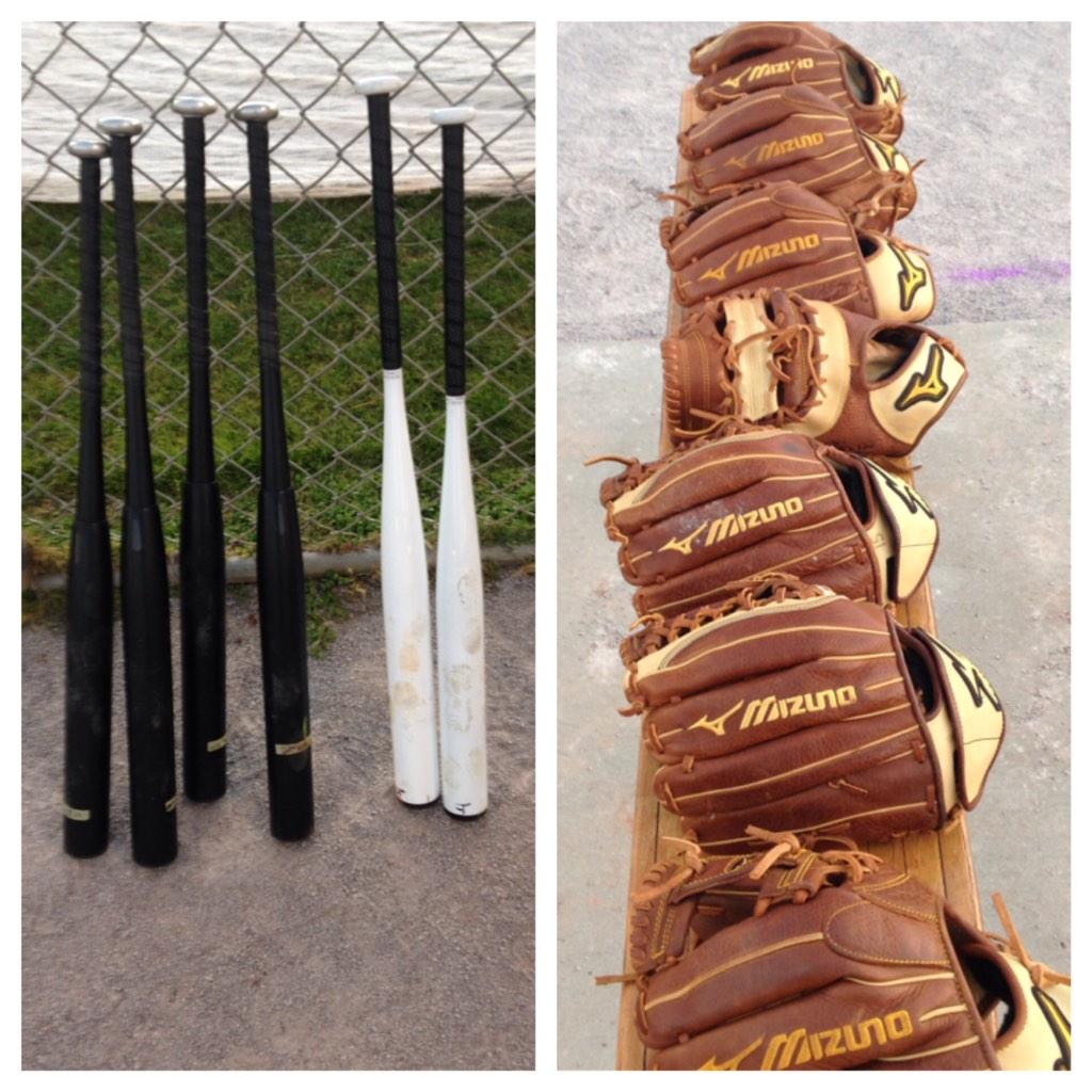 cmeske8's tweet image. Great day with @NMSUSoftball #BatDemo #GloveLove #PowerOfTeam @MizunoFastPitch