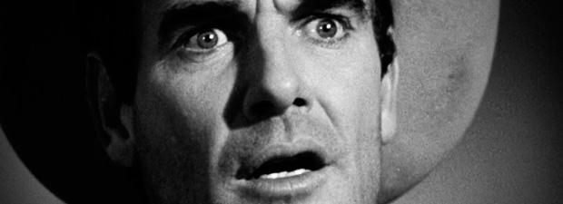 pjams923's tweet image. When you see someone pour half a bottle of ranch on their salad. #notexaggerating