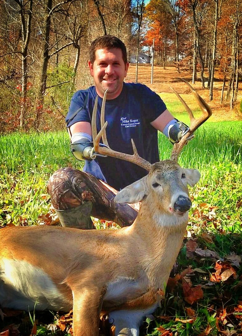 skullboundtv's tweet photo. "LOOK MA!... NO HANDS...but a big ol' buck! Congrats to my bro from another mo! Thanks for always inspiring me Jason! http://t.co/TC4pRPLuKa