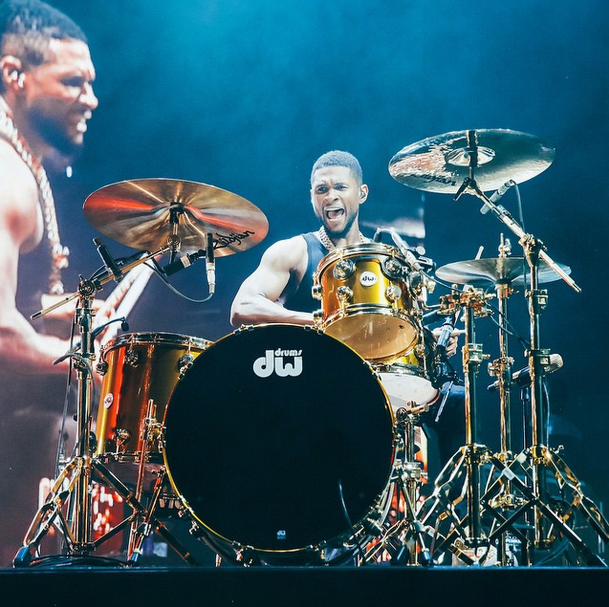 Usher's tweet photo. Turn up!! Thank U so much DC! Tonight was too much fun #URXTOUR
http://t.co/i3ersrfims http://t.co/UlIHd6wLA3