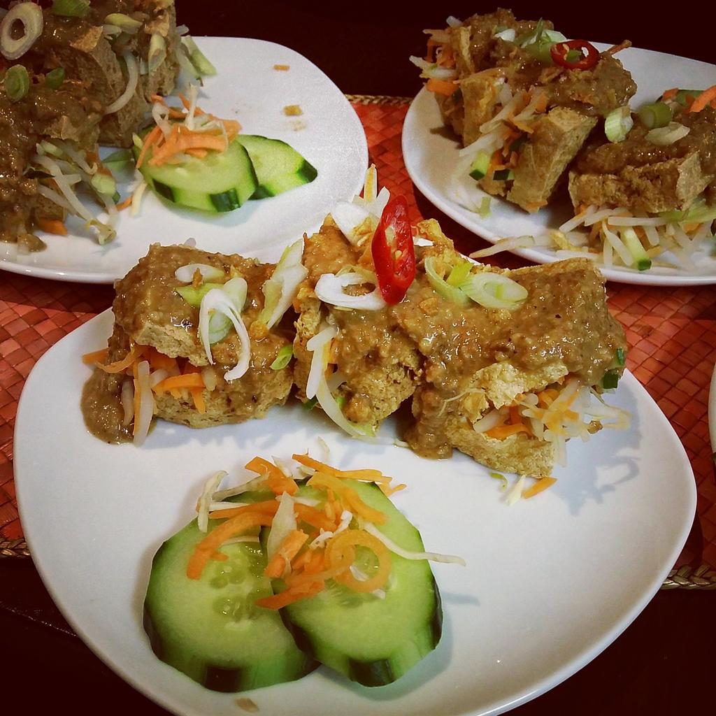 NadaBudaya's tweet photo. How can anyone say no to our #tofu starter! #malaysianfood #nottingham #malaysiakitchen http://t.co/pGIPyN5fsI