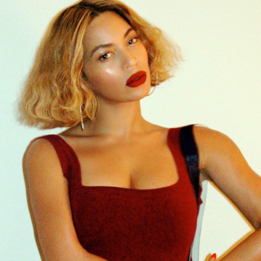 tetchermar's tweet photo. @ Beyonce Artist of the Year #AMAs
@ Beyonce Favorite Soul/R&amp;B Album #AMAs http://t.co/dTNZm7xdWv