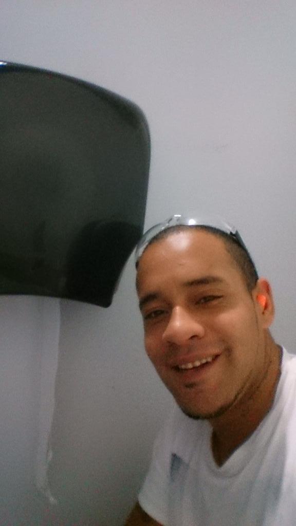 chippers85's tweet photo. Office selfie http://t.co/brt3iW9EDy
