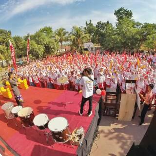 KikiiAmanda's tweet photo. Kita semua nggak kenal lelah ndk kenal panas, cuma buat memeriahkan HSO. Waww bangga !! @SMAN1Selong #HSO2014 http://t.co/TE0xhUs28q