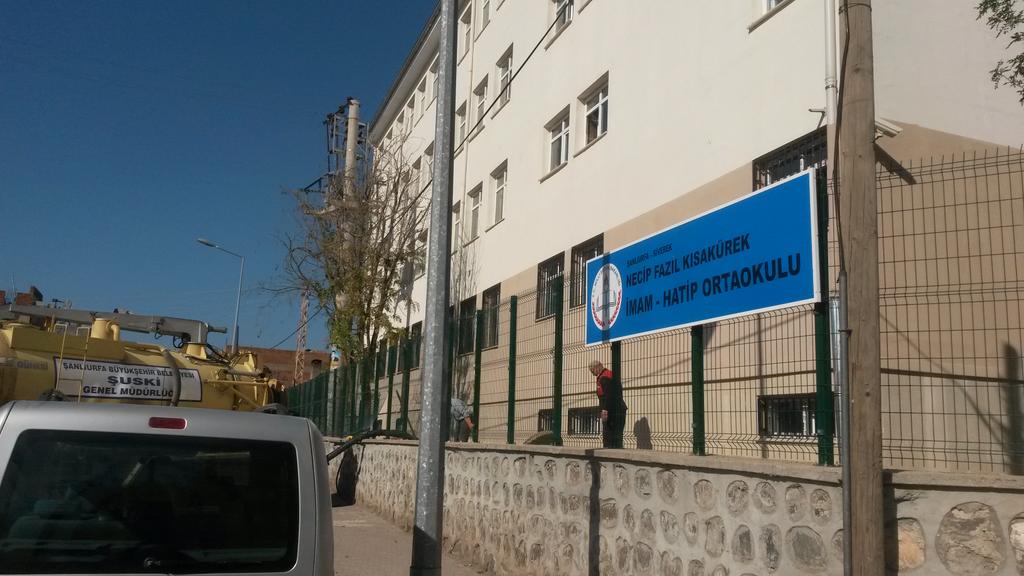 SiverekSuski's tweet photo. Necip Fazil KISAKUREK I.HL. Kanalizasyon problemleri cozuldu.@hamdius63 @NKapanoglu @suski63 http://t.co/bzXKDbTulo