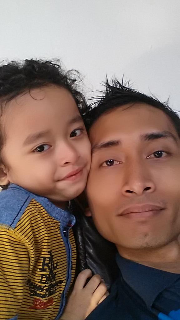 aqu_pda's tweet photo. #AkuSayangAyah#AMG_ind
Nama : RizQy Abdul Azis
Usia : 3 tahun
@AMG_ind http://t.co/vevtbDw4cO