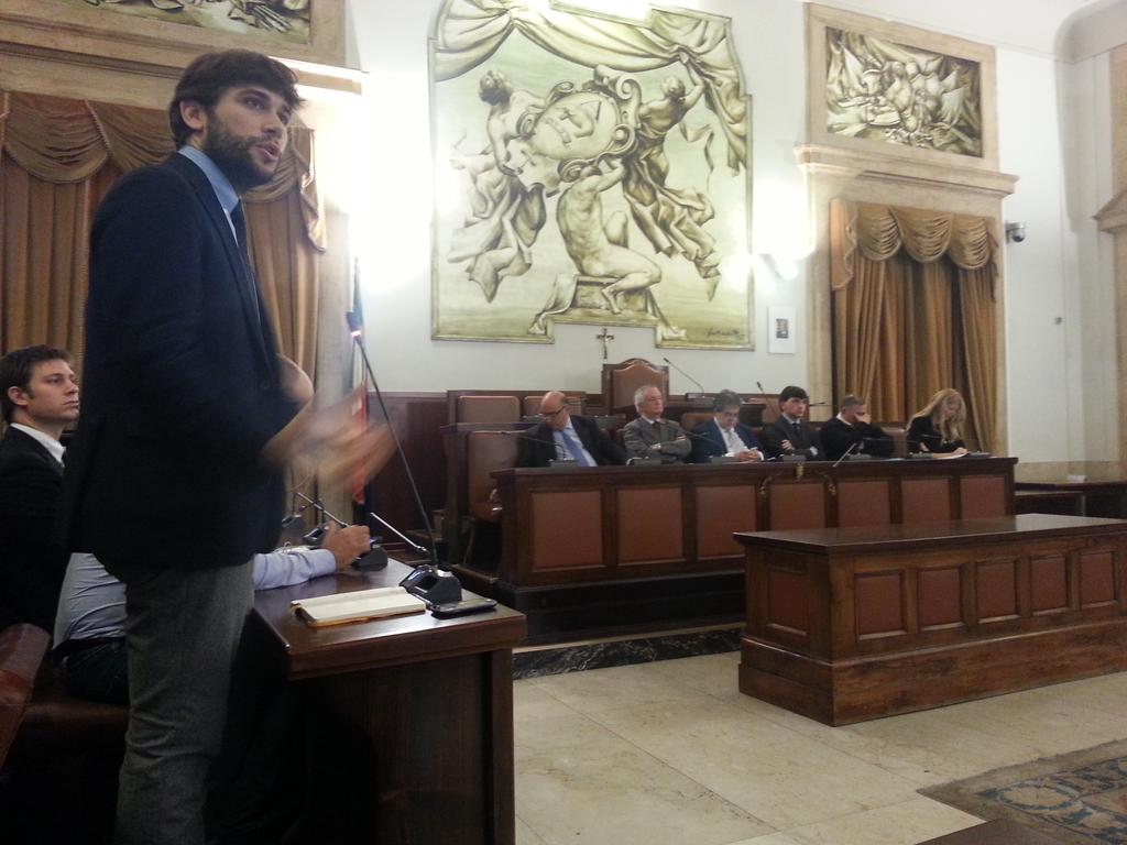 fallicalive's tweet photo. @denapolo racconta ItaliaCamp in 5 hashtag #innovazione #universita .. avete afferrato gli altri 3? #Code4Catania http://t.co/GqUqTRwNTB