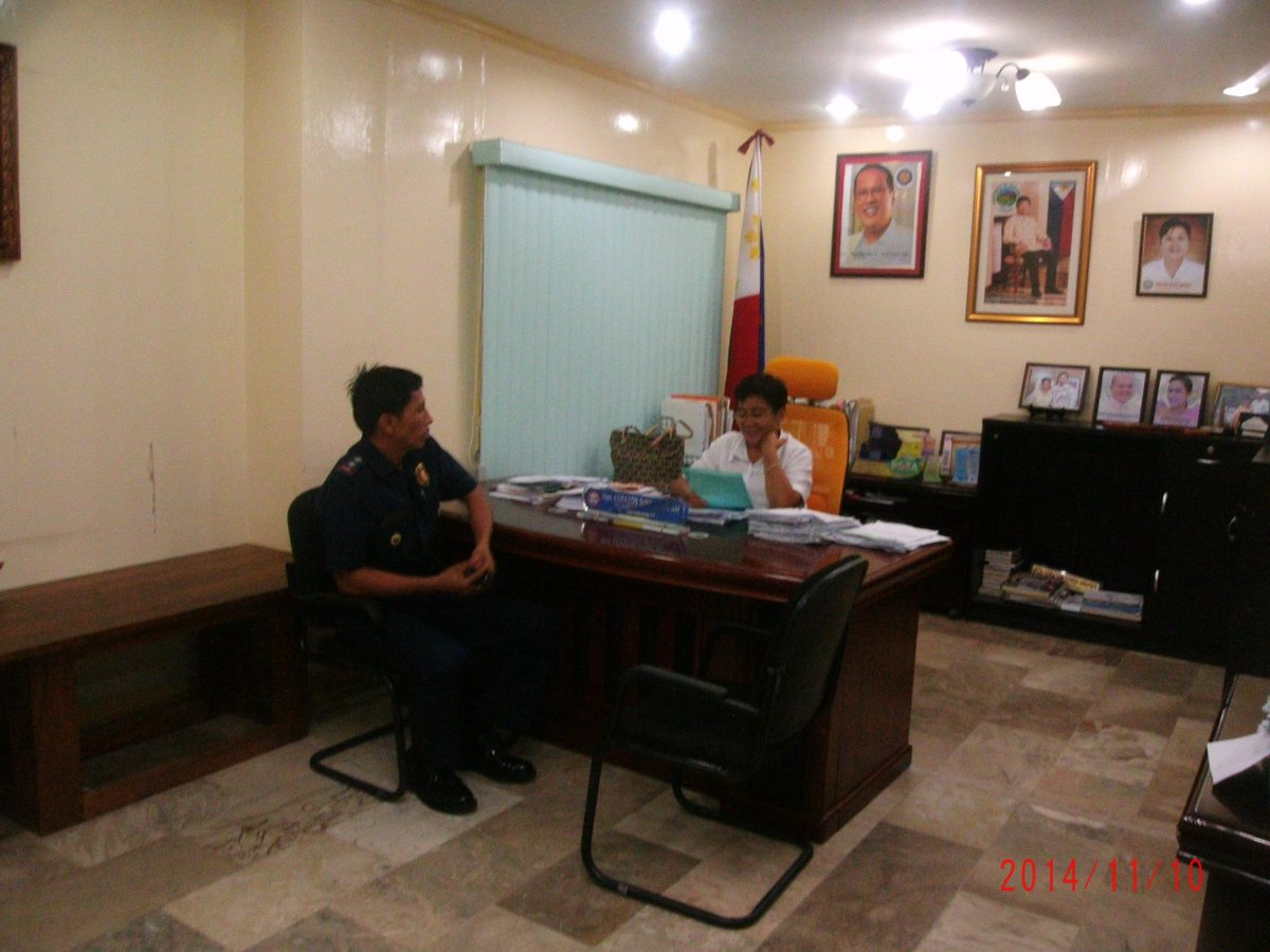 Alabel_PNP's tweet photo. PSI ARNOLD A MONTESA,the newly installed OIC  courtesy call to Hon. Corazon S Grafilo, Municipal Mayor.@SaranganiPNP http://t.co/Xt7JFEa2XO