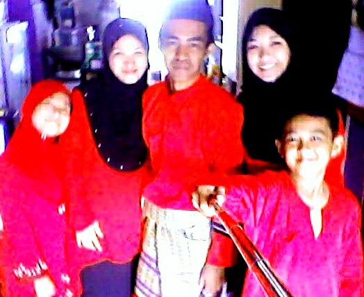 Mau jalan lh pergi majlis kahwin dgn tema warna merah!!!!!!!![^_^][^_^][^_^]