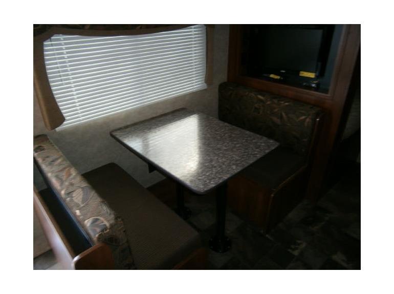 TTRvs's tweet photo. As good as new 2014 #Primetime AVENGER 26BH #Traveltrailer in #Syracuse @ http://t.co/fTvZhDweha http://t.co/tDSeYQfWsb