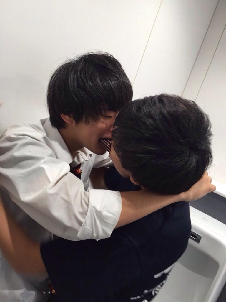 cXei_o6's tweet photo. 去年のあのポッキーの日から1年
あの2人が極細ポッキー50本でポッキーゲームまたやってた。。😳💓 http://t.co/XTPXqHJvVr