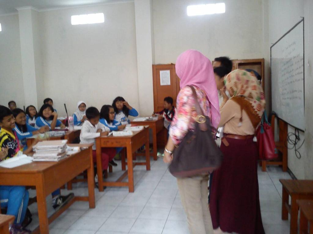 GOPB2014's tweet photo. Tadi abis roadshow #GOPB2014 lohh di SD Coblong 1 sampai 6 lohh. Seru banget adik - adiknya antusias banget :)) http://t.co/SeurMm8SIo