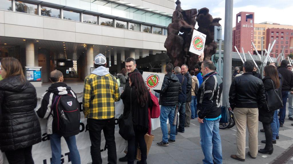 Adetik_Bizkaia's tweet image. Estan convirtiendo la informática en esclavitud y lo decimos en #librecon #Librecon2014